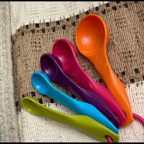 Colorful measuring spoons  - Picture 3 of 8